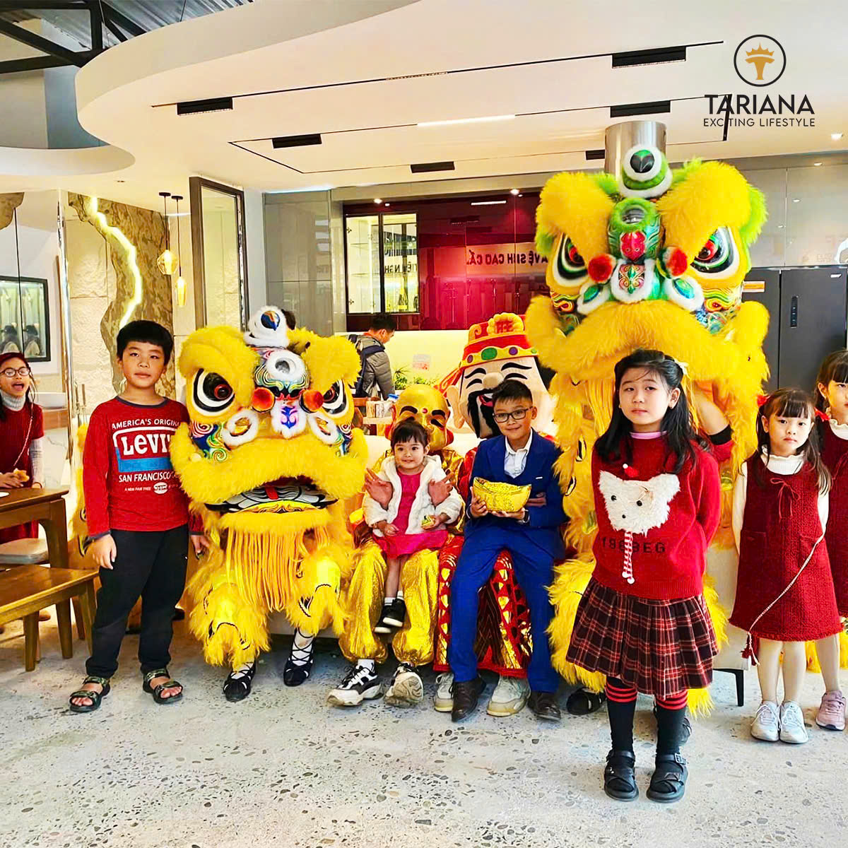 Không gian ấm cúng bên trong showroom Tariana
